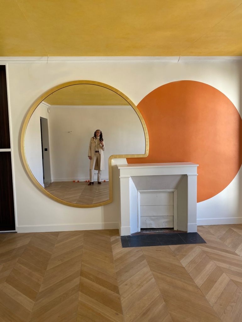 Miroir mural circulaire avec bordure en bois doré