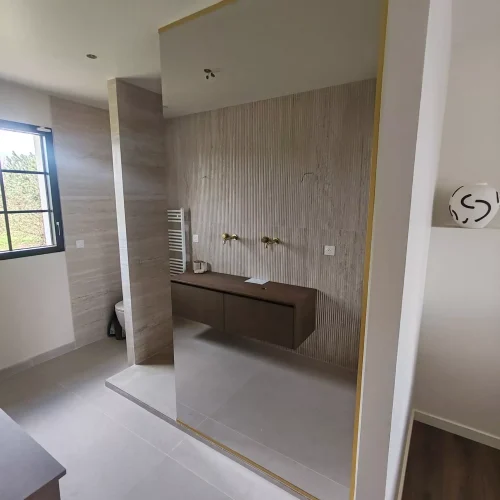 Paroi-de-douche-espion