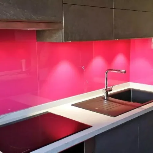 credence-verre-cuisine-laque-rose-1024x575-1