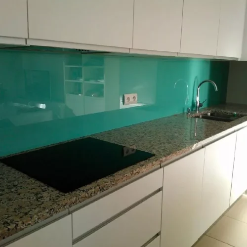 credence-verre-cuisine-verte-1024x768